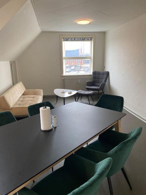 3 Vaerelses Lejlighed Taet Faergen Hirtshals Exterior photo
