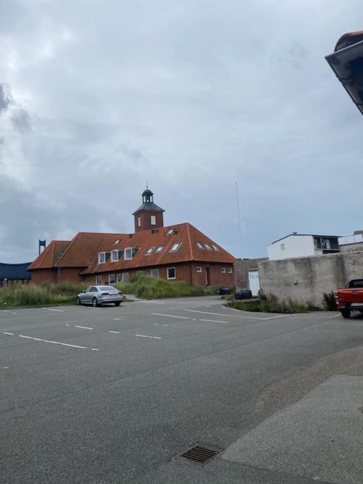 3 Vaerelses Lejlighed Taet Faergen Hirtshals Exterior photo